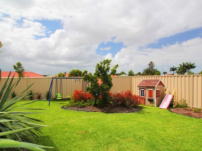 9 Eimeo Place, Sandstone Point QLD 4511