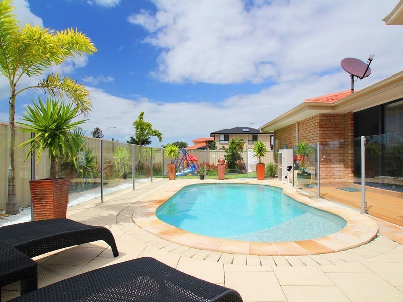 9 Eimeo Place, Sandstone Point QLD 4511