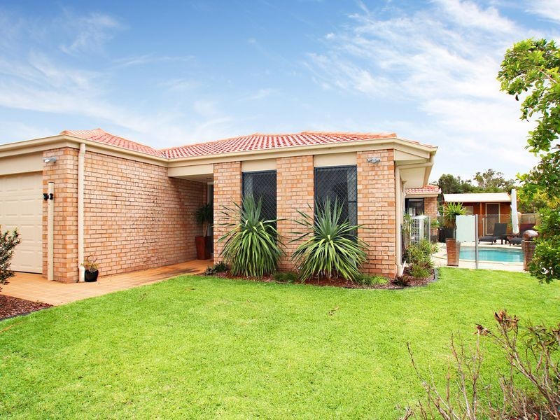 9 Eimeo Place, Sandstone Point QLD 4511
