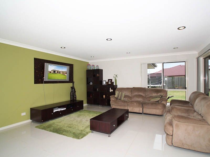 34 Kooringal Way, Sandstone Point QLD 4511