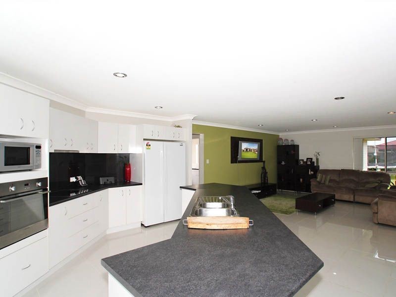 34 Kooringal Way, Sandstone Point QLD 4511