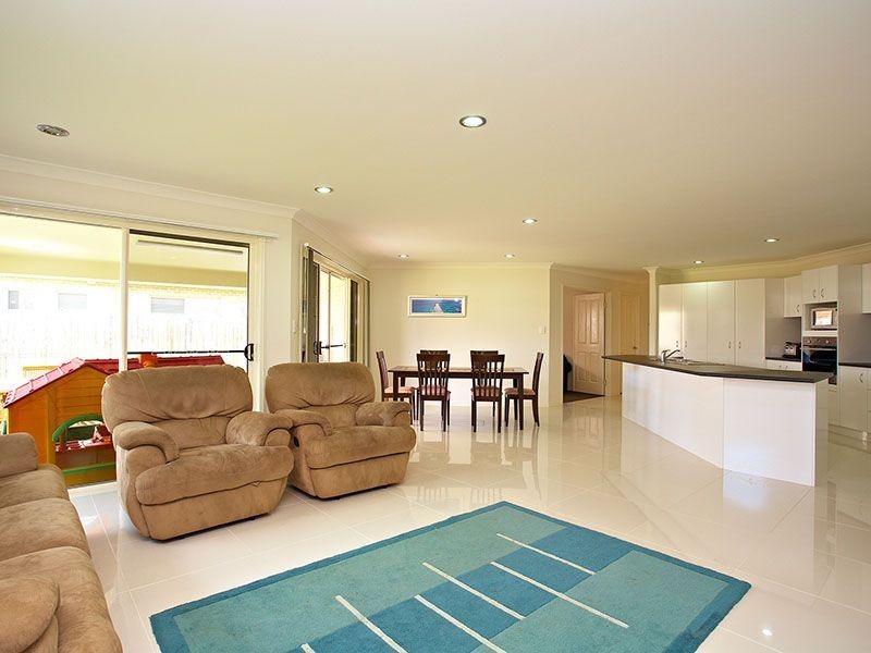 34 Kooringal Way, Sandstone Point QLD 4511