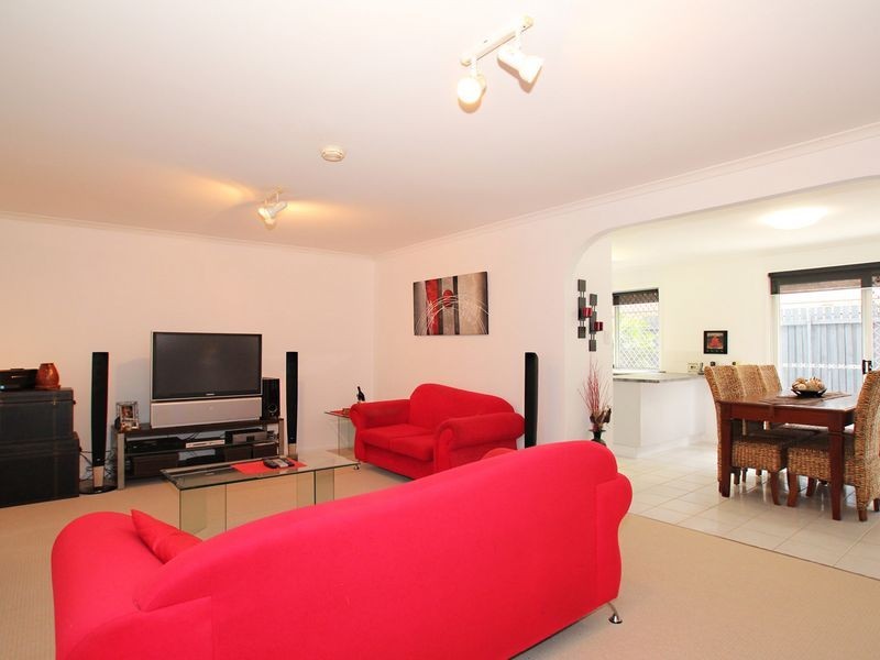 2/23 Rosella Street, Bongaree QLD 4507