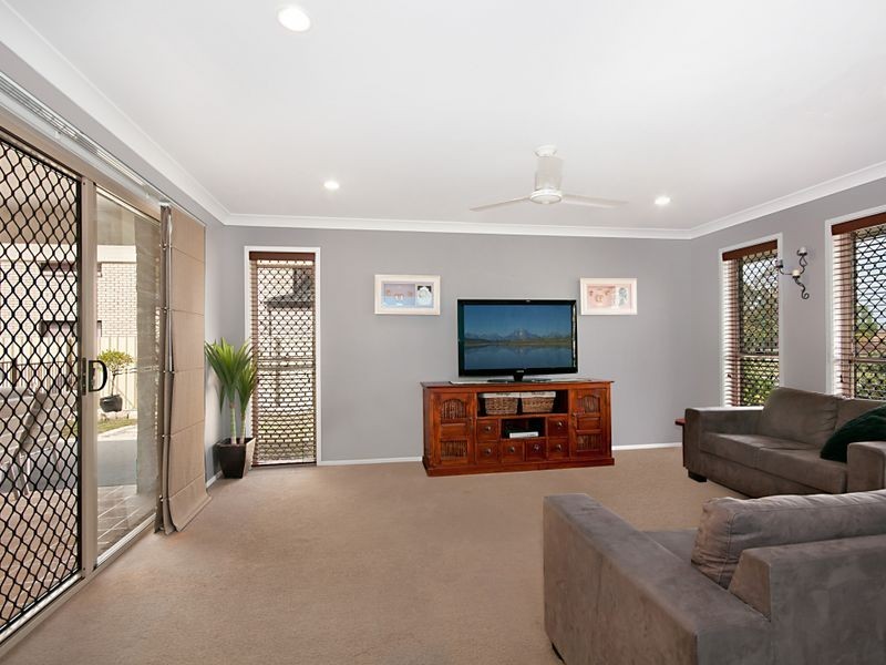 14 Myora Place, Sandstone Point QLD 4511