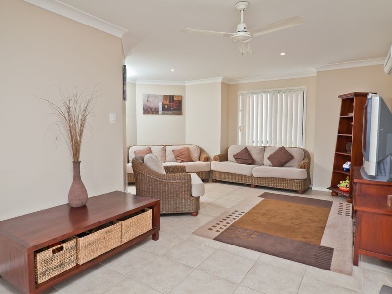 8 Wategoes Street, Sandstone Point QLD 4511