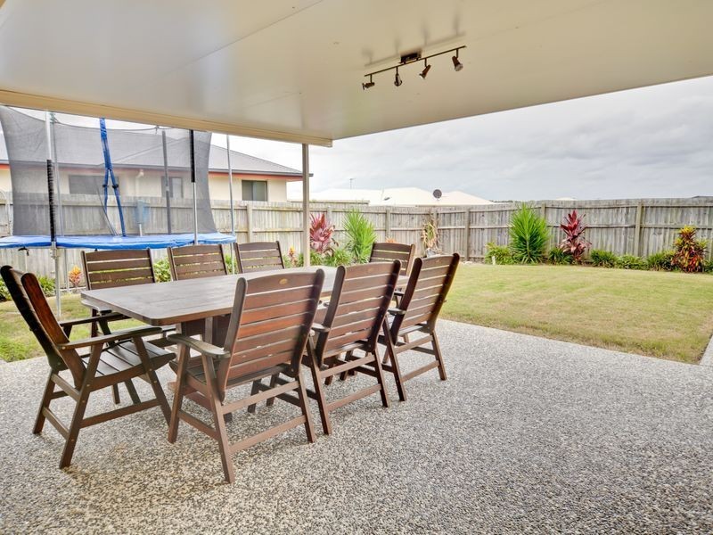 8 Wategoes Street, Sandstone Point QLD 4511