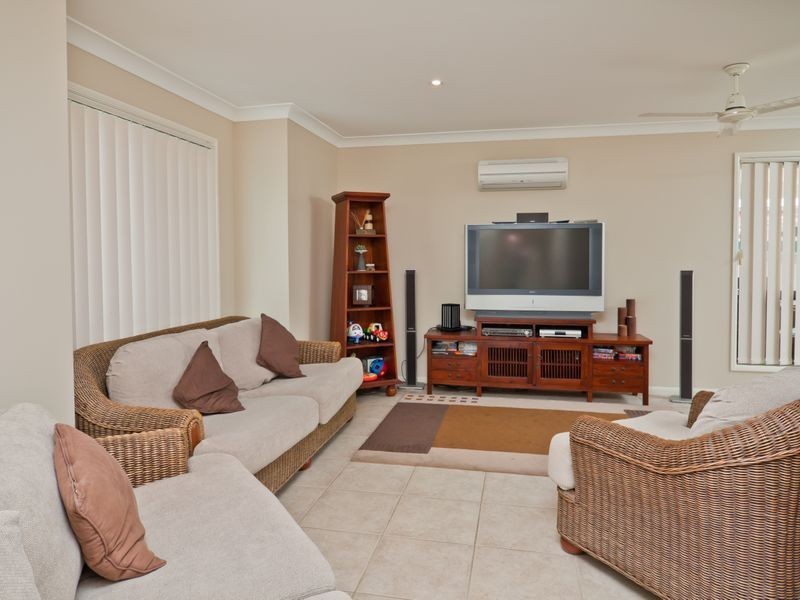 8 Wategoes Street, Sandstone Point QLD 4511