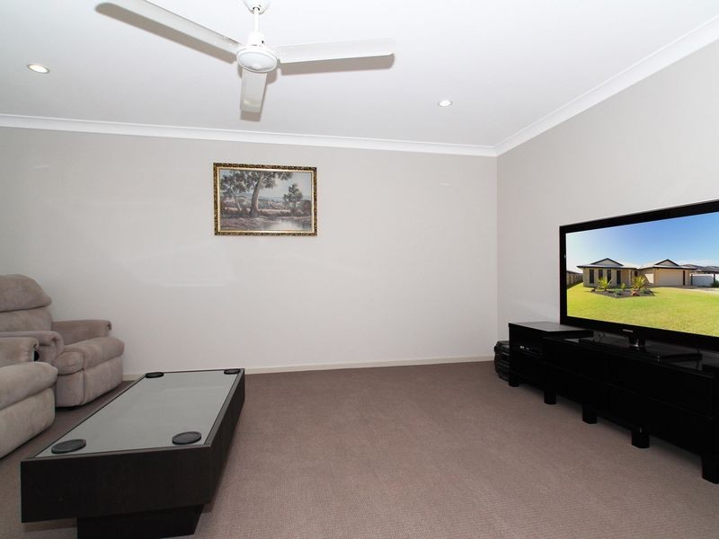 128 Carpenter Way, Sandstone Point QLD 4511