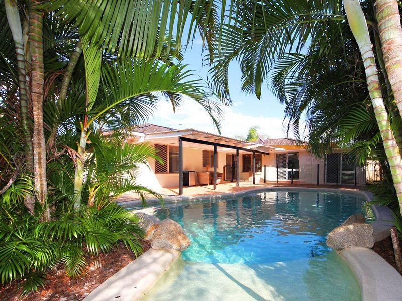 6 Carter Court, Sandstone Point QLD 4511