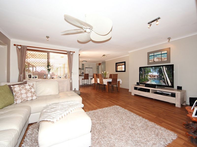 6 Carter Court, Sandstone Point QLD 4511