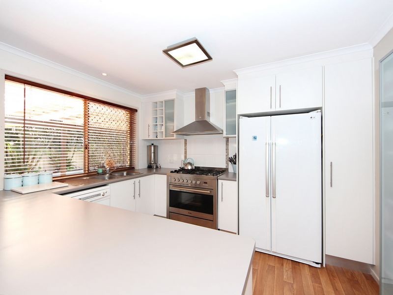 6 Carter Court, Sandstone Point QLD 4511