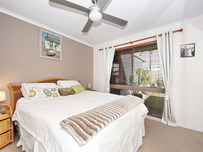 6 Carter Court, Sandstone Point QLD 4511