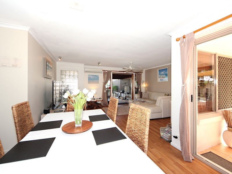 6 Carter Court, Sandstone Point QLD 4511