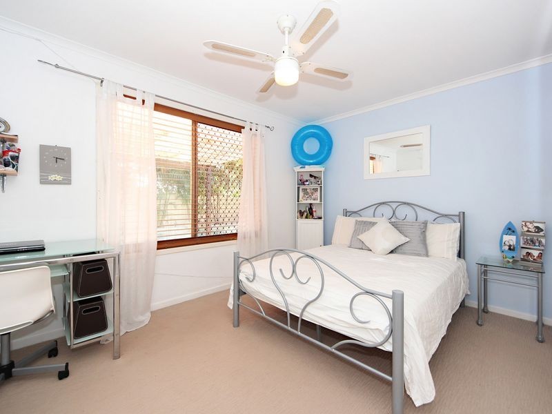 6 Carter Court, Sandstone Point QLD 4511