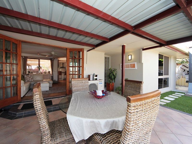 6 Carter Court, Sandstone Point QLD 4511