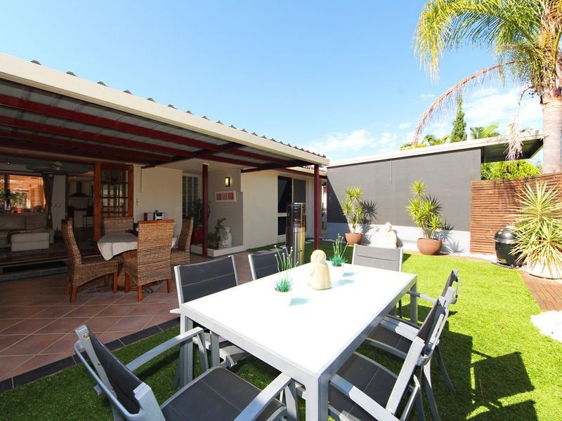 6 Carter Court, Sandstone Point QLD 4511