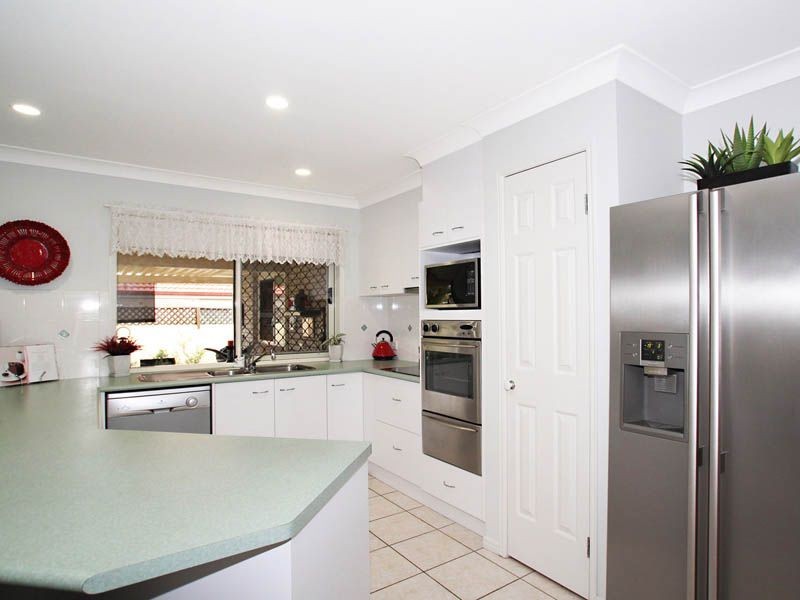 6 Scarborough Court, Sandstone Point QLD 4511