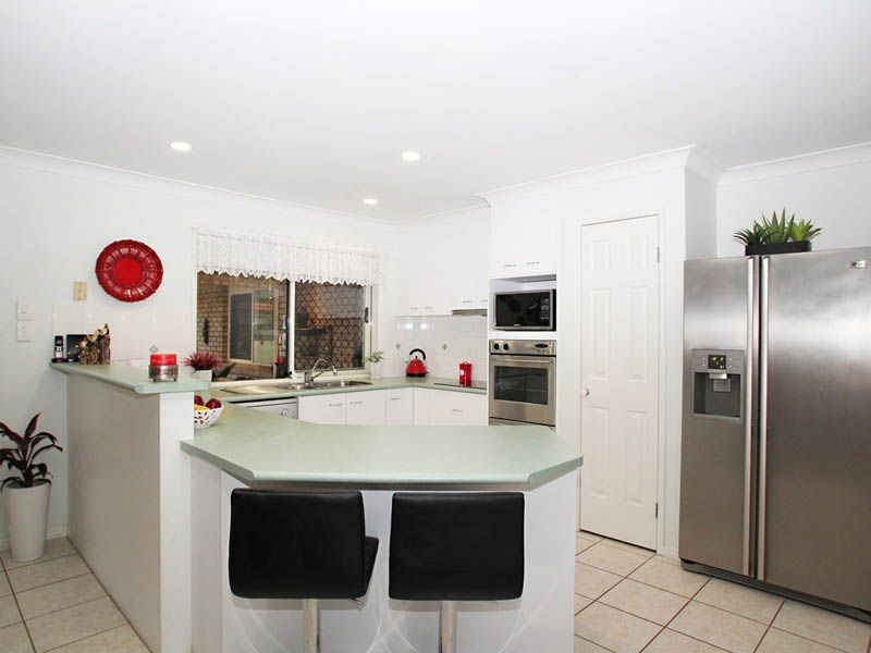 6 Scarborough Court, Sandstone Point QLD 4511