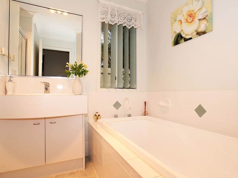 6 Scarborough Court, Sandstone Point QLD 4511