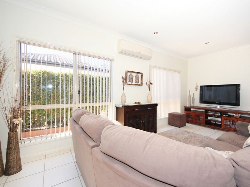 10 Biggera Court, Sandstone Point QLD 4511