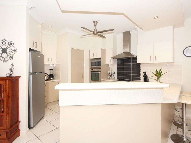 10 Biggera Court, Sandstone Point QLD 4511