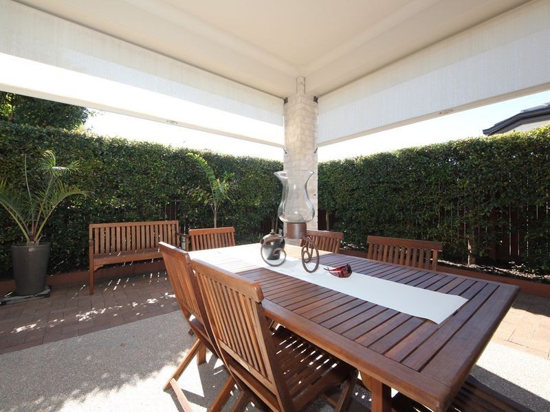 10 Biggera Court, Sandstone Point QLD 4511