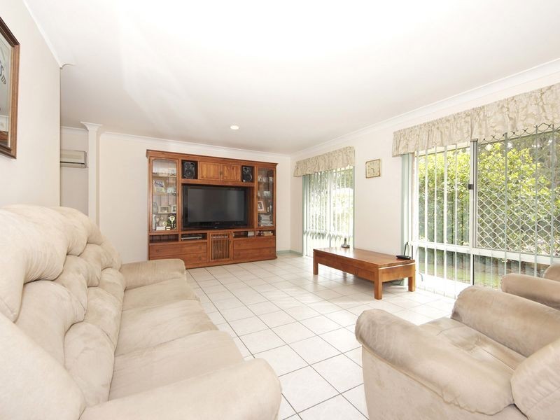 11 Kirk Place, Sandstone Point QLD 4511