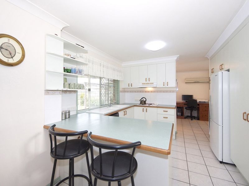 11 Kirk Place, Sandstone Point QLD 4511