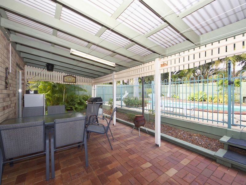 11 Kirk Place, Sandstone Point QLD 4511