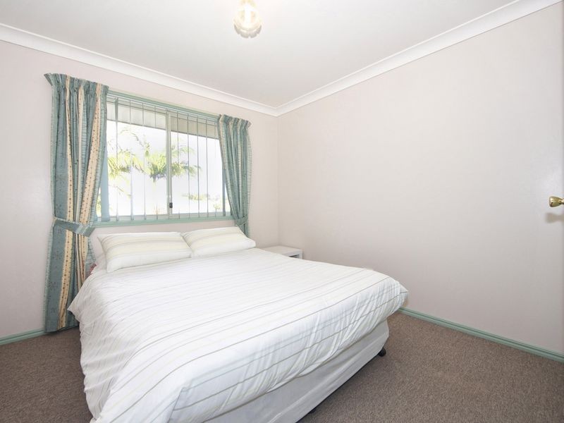11 Kirk Place, Sandstone Point QLD 4511