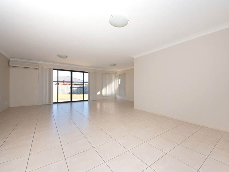 30 Reeders Street, Sandstone Point QLD 4511