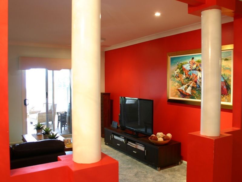 9 Avalon Street, Sandstone Point QLD 4511