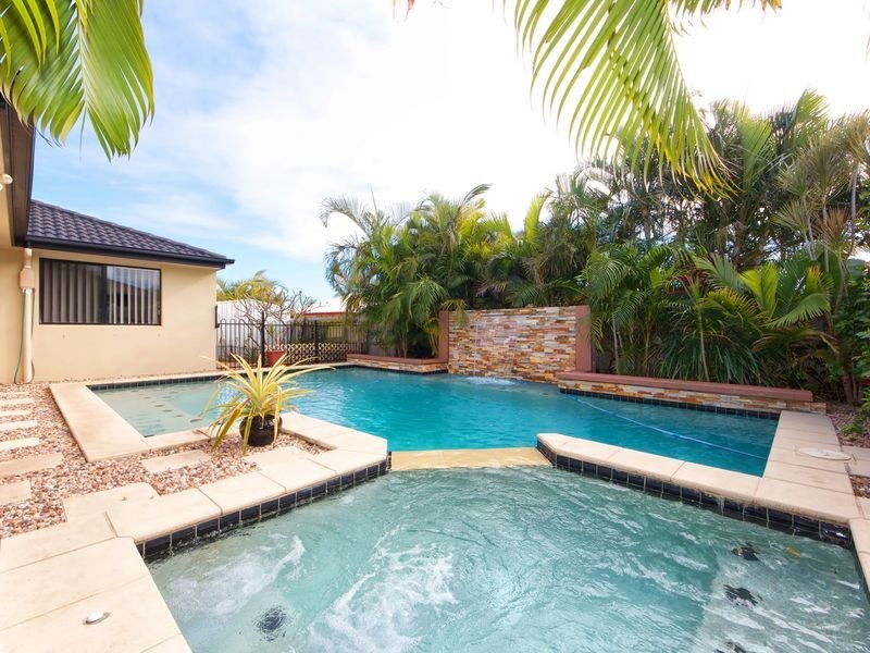 12 Reeders Street, Sandstone Point QLD 4511