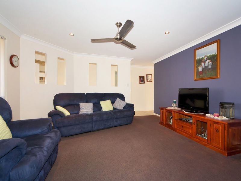 12 Reeders Street, Sandstone Point QLD 4511
