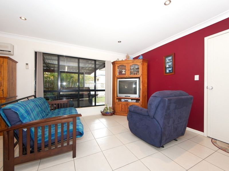 12 Reeders Street, Sandstone Point QLD 4511