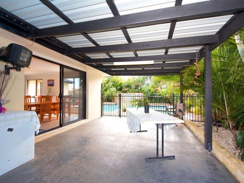 12 Reeders Street, Sandstone Point QLD 4511