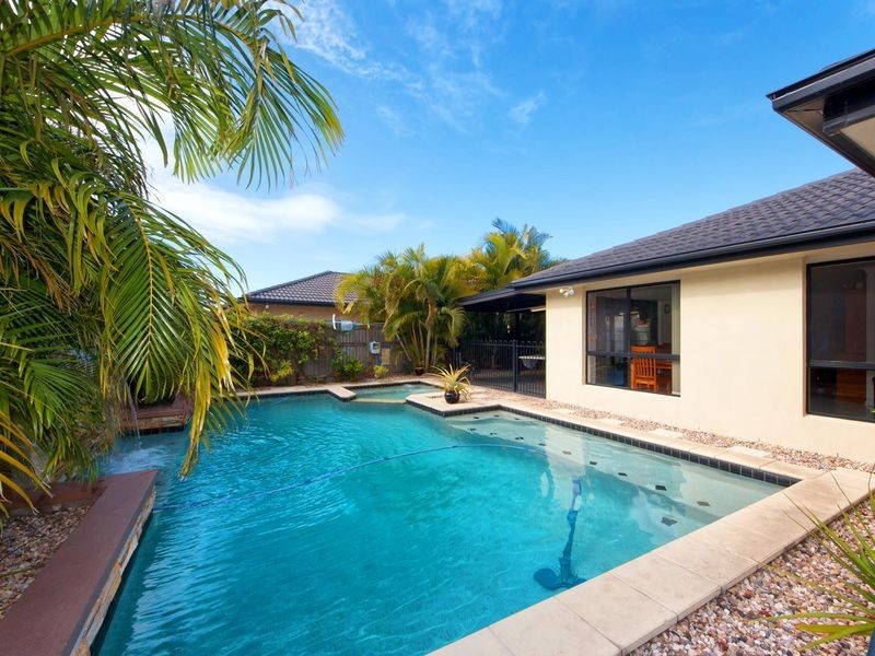 12 Reeders Street, Sandstone Point QLD 4511
