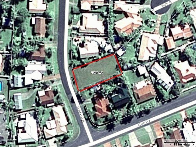 3 Gordon Crescent, Sandstone Point QLD 4511