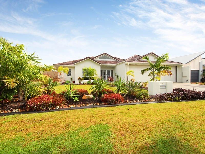 8 Whitehaven Place, Banksia Beach QLD 4507