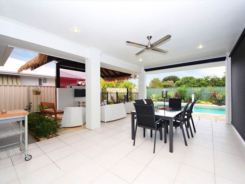 8 Whitehaven Place, Banksia Beach QLD 4507