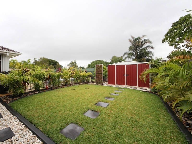 8 Whitehaven Place, Banksia Beach QLD 4507