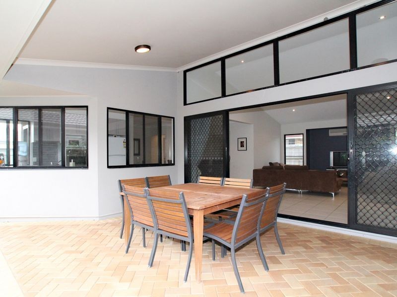 32 Aird Street, Sandstone Point QLD 4511