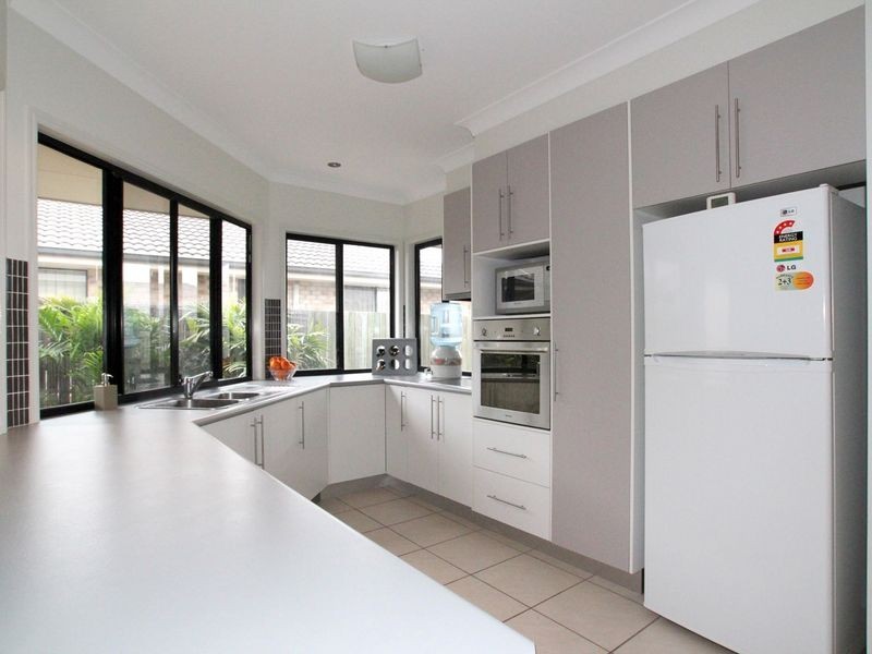 32 Aird Street, Sandstone Point QLD 4511