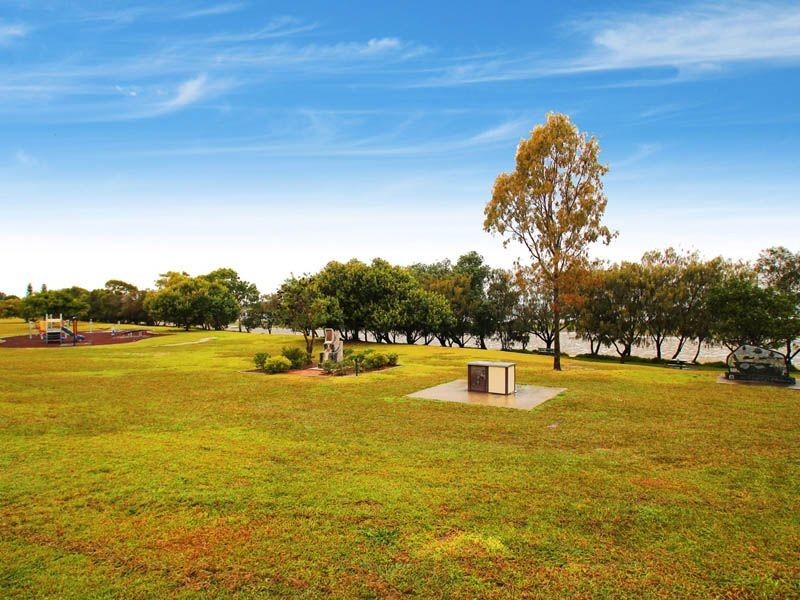 88 Bestmann Road East, Sandstone Point QLD 4511