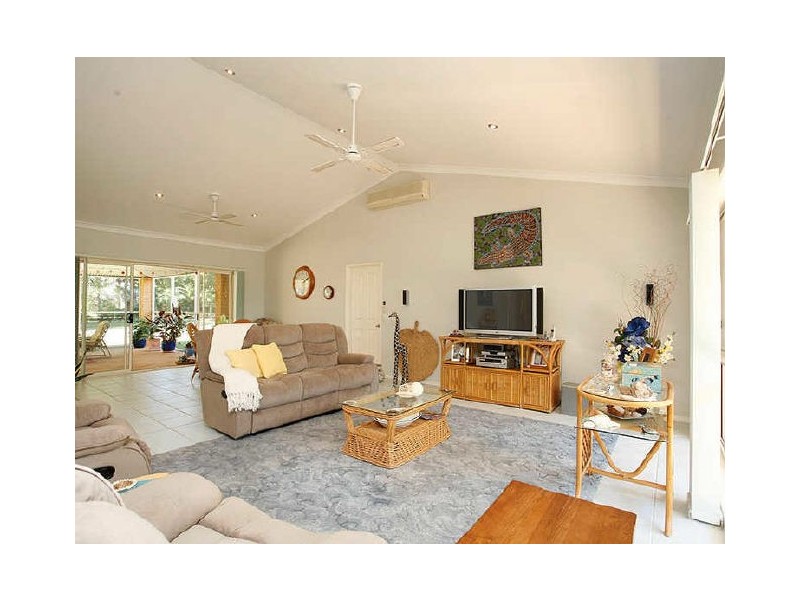 18 Jodi Close, Ningi QLD 4511