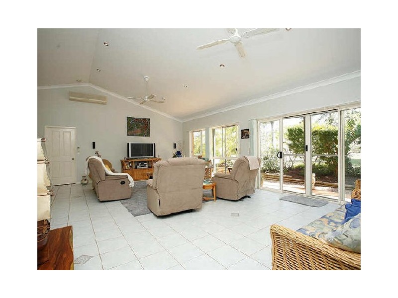 18 Jodi Close, Ningi QLD 4511