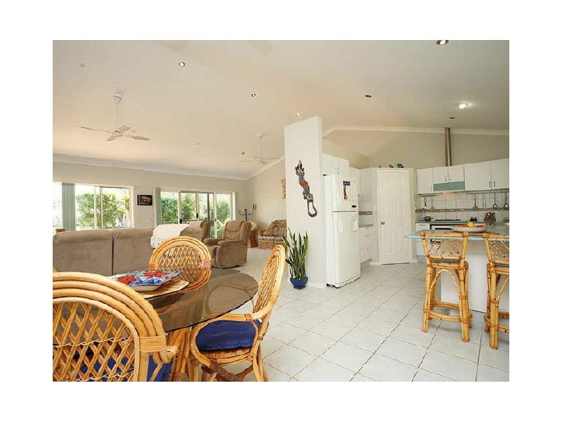 18 Jodi Close, Ningi QLD 4511