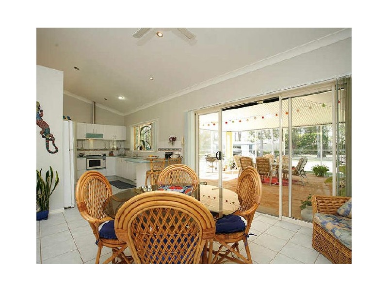 18 Jodi Close, Ningi QLD 4511