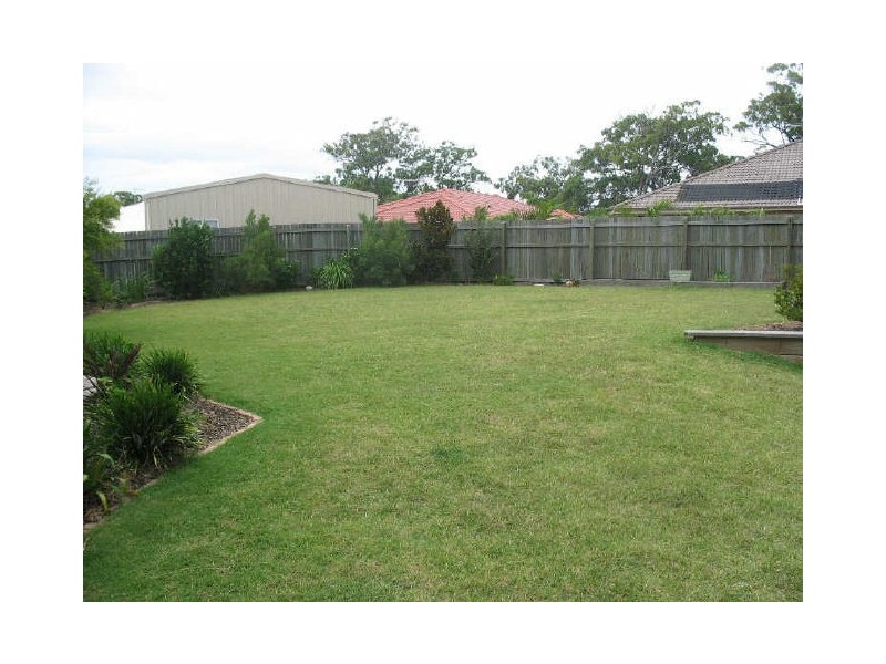 3 Bronte Place, Sandstone Point QLD 4511