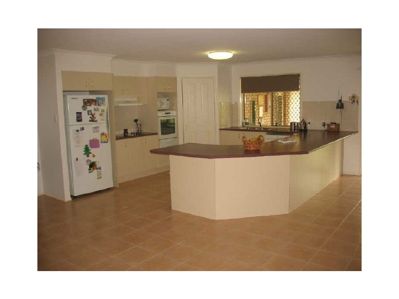 3 Bronte Place, Sandstone Point QLD 4511